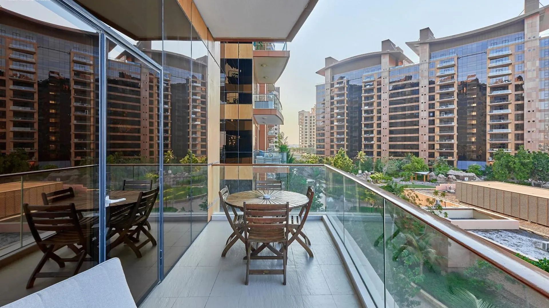 Bnbmehomes - Tiara Tanzanite Dubai 0*,