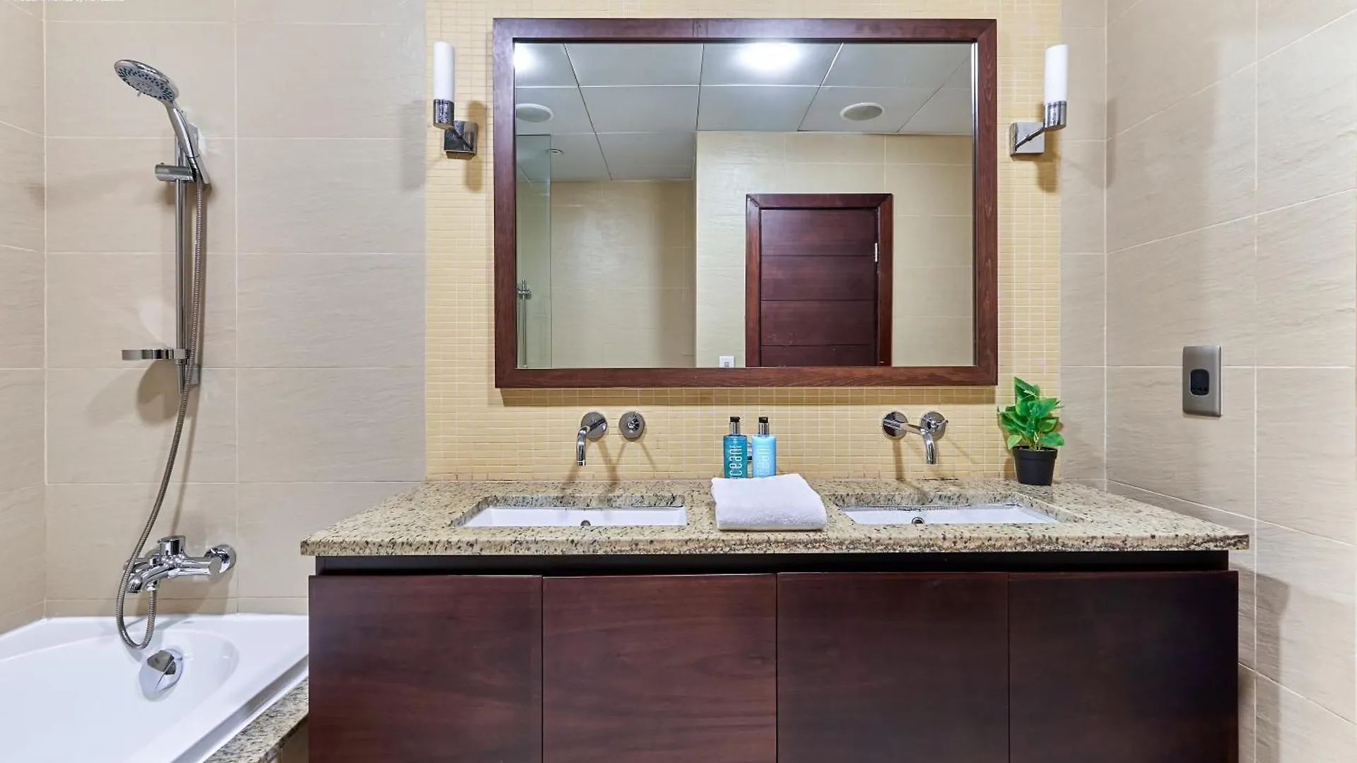 Bnbmehomes - Tiara Tanzanite Dubai 0*,